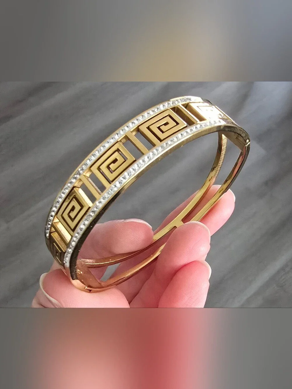 N/A elegant gold
